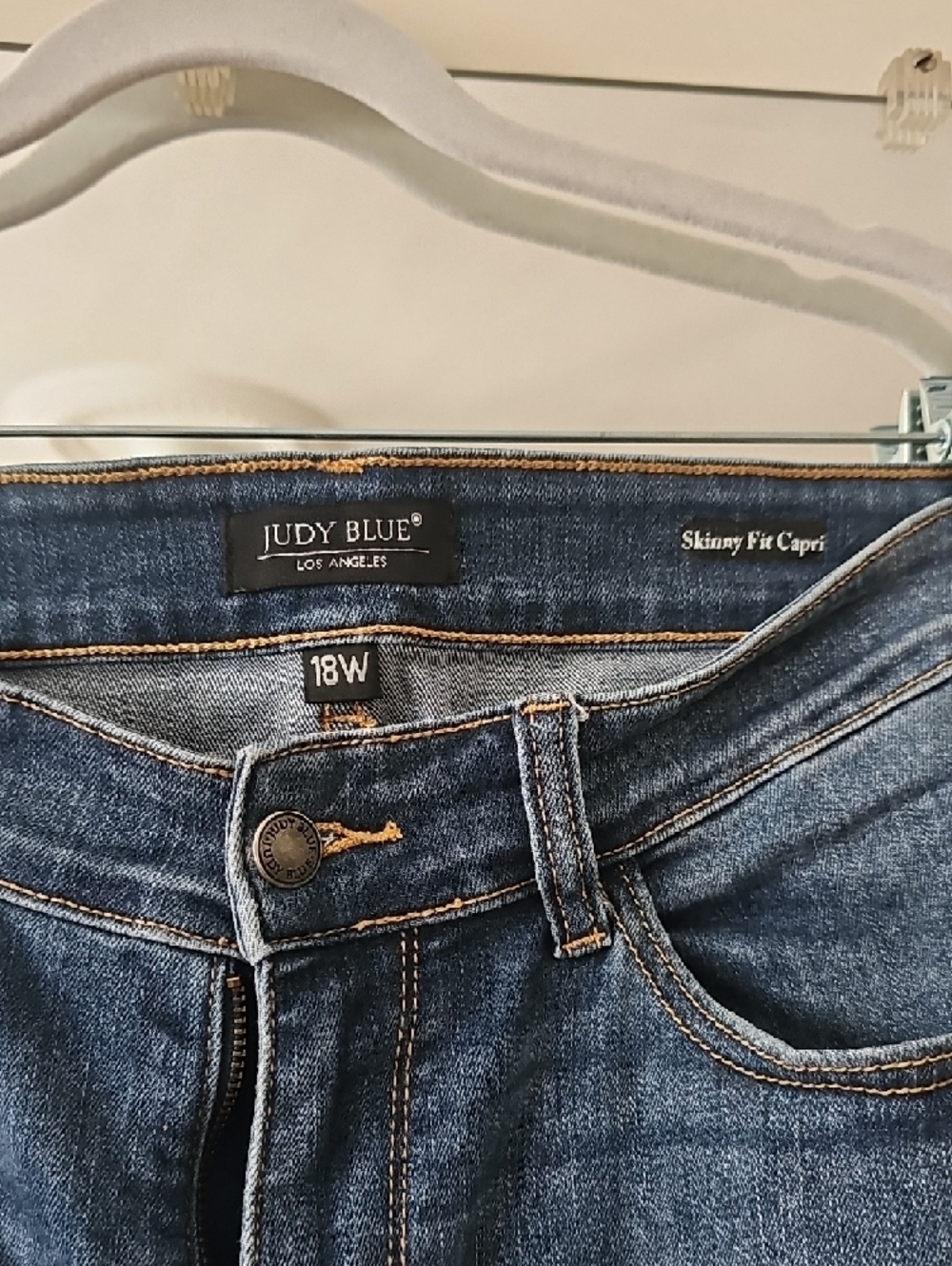 Judy Blue Medium Blue Skinny Fit Capri W/ Raw Hem 18W - Picture 2 of 3
